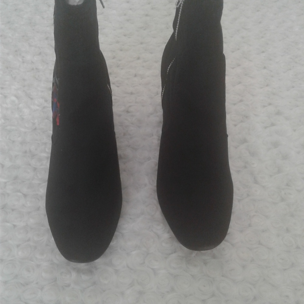 Women's faux suede boots